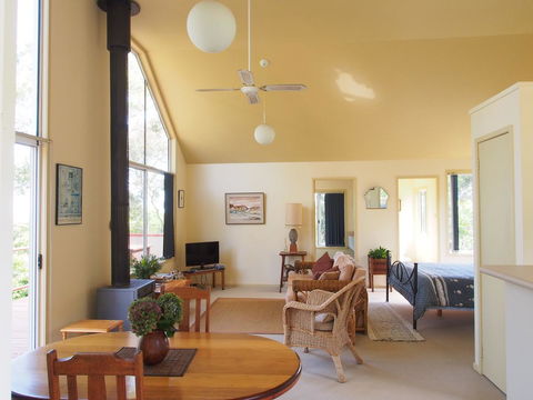 Bundle Hill Cottages - Accommodation VIC 6
