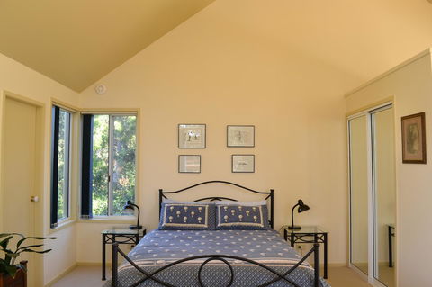 Bundle Hill Cottages - Accommodation VIC 39