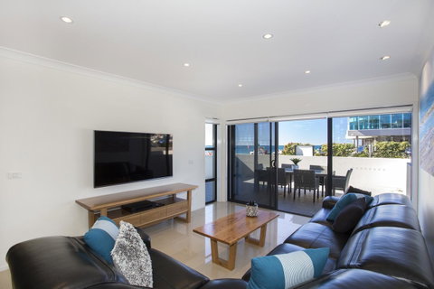 Beachfront 2 - Accommodation VIC 3