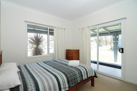 Huskisson Holiday Motel Cabins - Accommodation VIC 28