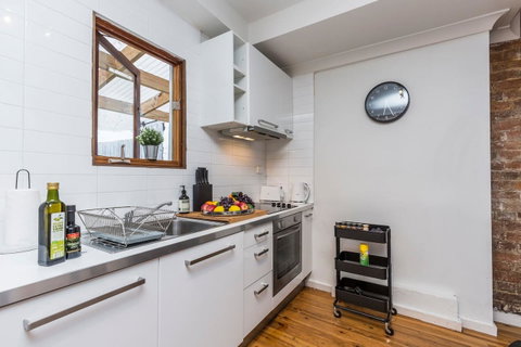 Chippendale Â· Quaint 1880â€™s Sydney Chippendale Terrace House - Accommodation VIC 8