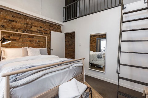 Chippendale Â· Quaint 1880â€™s Sydney Chippendale Terrace House - Accommodation VIC 2