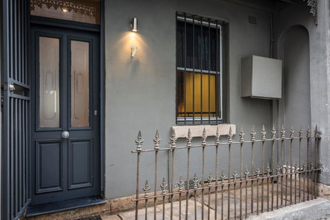 Chippendale Â· Quaint 1880â€™s Sydney Chippendale Terrace House - Accommodation VIC 13