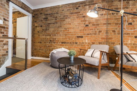 Chippendale Â· Quaint 1880â€™s Sydney Chippendale Terrace House - Accommodation VIC 3