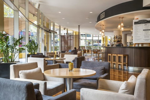 Holiday Inn Sydney Potts Point - Accommodation VIC 5