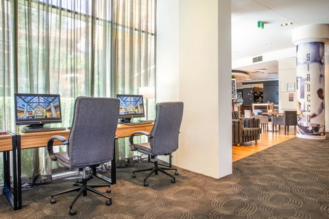 Holiday Inn Sydney Potts Point - Accommodation VIC 11