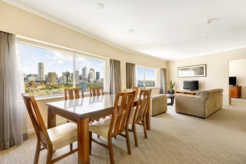 Holiday Inn Sydney Potts Point - Accommodation VIC 21
