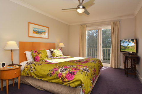 Villa 3br Chianti Villa Located Within Cypress Lakes Resort - Accommodation VIC 8