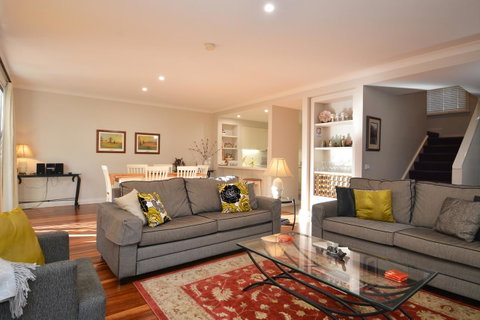 Villa 3br Chianti Villa Located Within Cypress Lakes Resort - Accommodation VIC 2