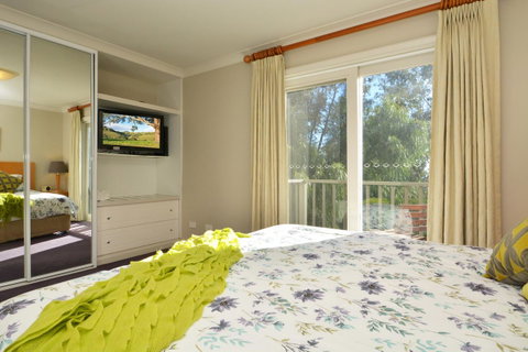 Villa 3br Chianti Villa Located Within Cypress Lakes Resort - Accommodation VIC 12