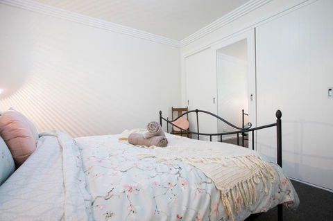 Armidale Cottage - House 2 - Accommodation VIC 24