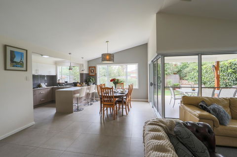 Armidale Cottage - House 2 - Accommodation VIC 16