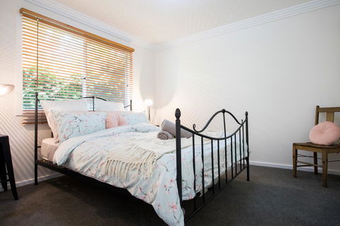 Armidale Cottage - House 2 - Accommodation VIC 23