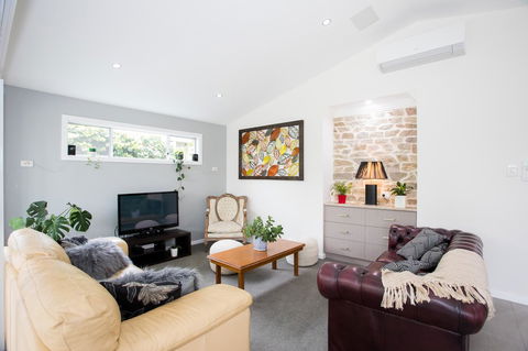 Armidale Cottage - House 2 - Accommodation VIC 21