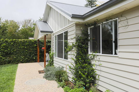 Armidale Cottage - House 2 - Accommodation VIC 2