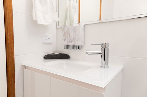Sapphire Waters Motor Inn - Accommodation VIC 1