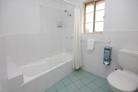 Sapphire Waters Motor Inn - Accommodation VIC 18