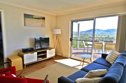 Coastwatch, 26 Comara Terrace - Accommodation VIC 3