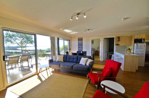 Coastwatch, 26 Comara Terrace - Accommodation VIC 4