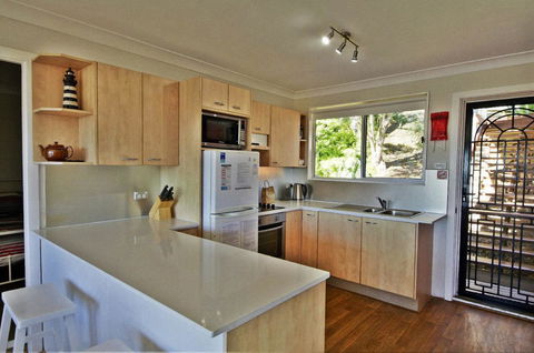Coastwatch, 26 Comara Terrace - Accommodation VIC 2