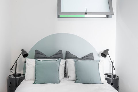 Large Light Luxe 3BDR 2BA Free Parking - Walk To Sydney Uni And RPA - Accommodation VIC 10