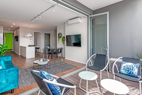 Large Light Luxe 3BDR 2BA Free Parking - Walk To Sydney Uni And RPA - Accommodation VIC 1