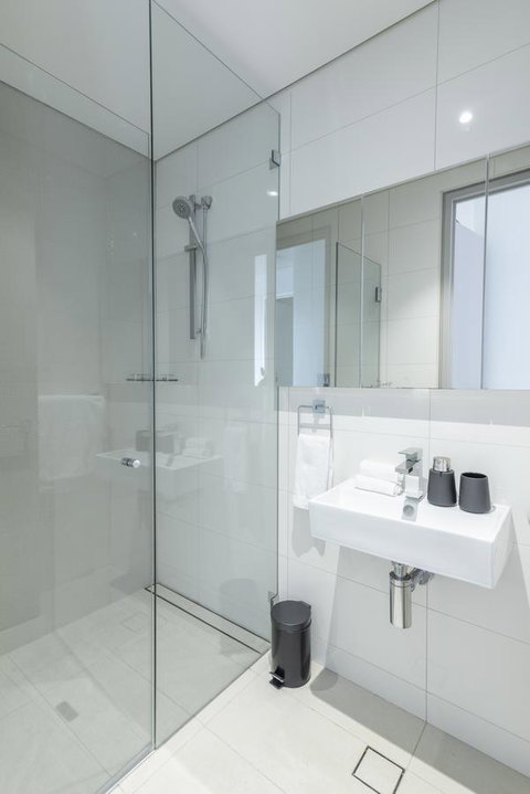 Large Light Luxe 3BDR 2BA Free Parking - Walk To Sydney Uni And RPA - Accommodation VIC 8