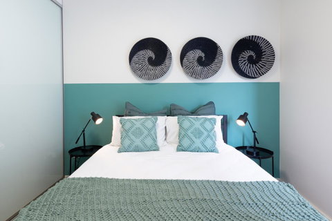 Large Light Luxe 3BDR 2BA Free Parking - Walk To Sydney Uni And RPA - Accommodation VIC 7