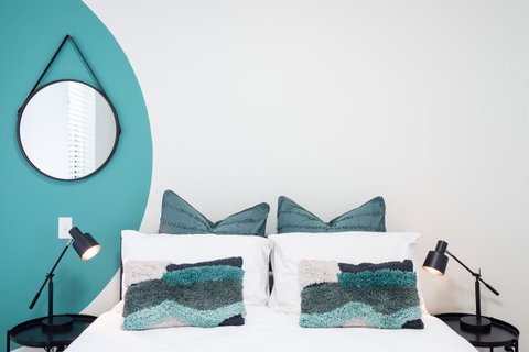 Large Light Luxe 3BDR 2BA Free Parking - Walk To Sydney Uni And RPA - Accommodation VIC 9