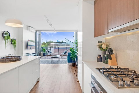 Large Light Luxe 3BDR 2BA Free Parking - Walk To Sydney Uni And RPA - Accommodation VIC 0