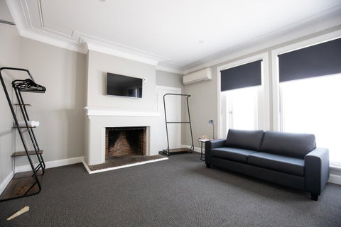 Horse And Jockey Hotel Homebush - Accommodation VIC 2