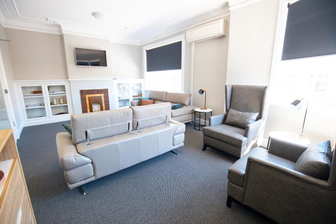 Horse And Jockey Hotel Homebush - Accommodation VIC 14