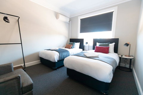 Horse And Jockey Hotel Homebush - Accommodation VIC 7