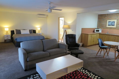 Summerhill Motor Inn - Accommodation VIC 38