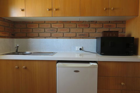Summerhill Motor Inn - Accommodation VIC 3