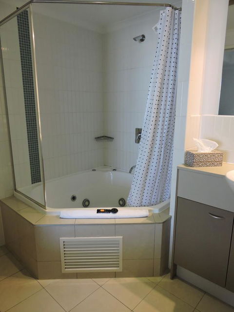 BASE Holidays - Ettalong Beach Premium Apartments - Accommodation VIC 16