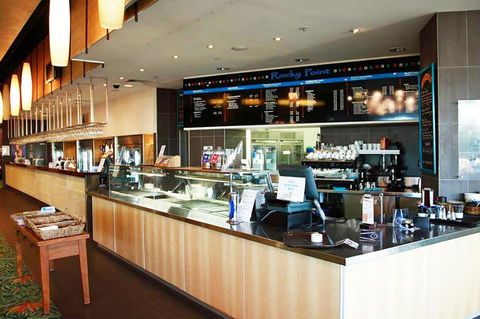 BASE Holidays - Ettalong Beach Premium Apartments - Accommodation VIC 2