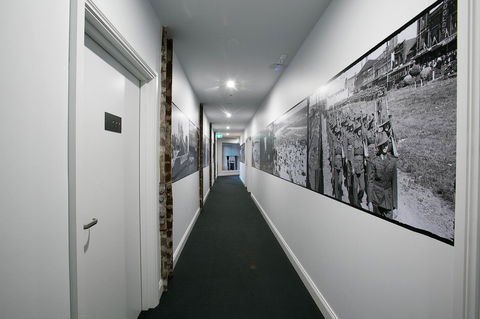 The Lucky Hotel - Accommodation VIC 32