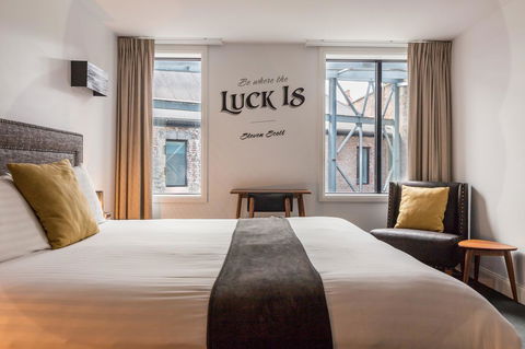 The Lucky Hotel - Accommodation VIC 20