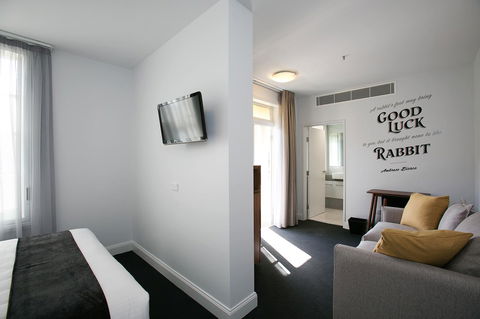 The Lucky Hotel - Accommodation VIC 29