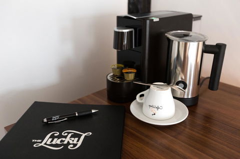 The Lucky Hotel - Accommodation VIC 9