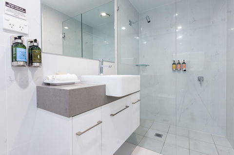 The Lucky Hotel - Accommodation VIC 21