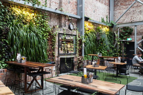 The Lucky Hotel - Accommodation VIC 12
