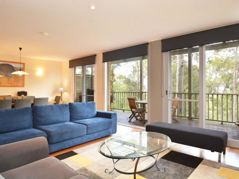 Villa De Saran Located Within Cypress Lakes - Accommodation VIC 0