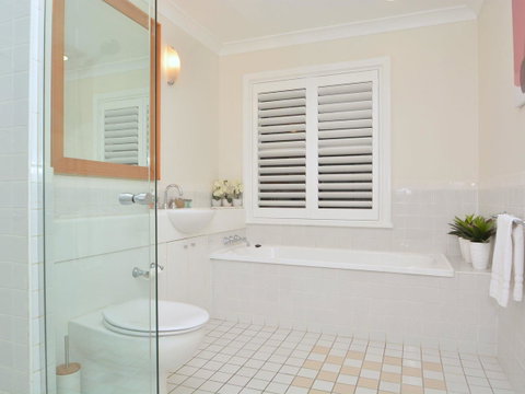 Villa De Saran Located Within Cypress Lakes - Accommodation VIC 4