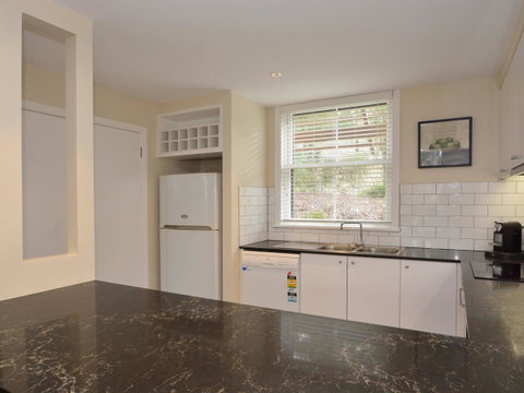Villa De Saran Located Within Cypress Lakes - Accommodation VIC 2