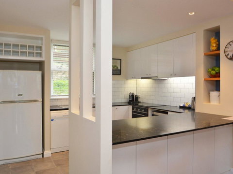 Villa De Saran Located Within Cypress Lakes - Accommodation VIC 8