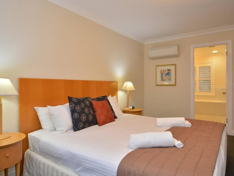 Villa De Saran Located Within Cypress Lakes - Accommodation VIC 5