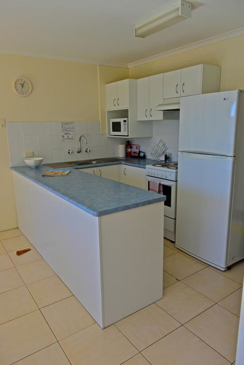 Beach House Holiday Apartments - Accommodation VIC 12