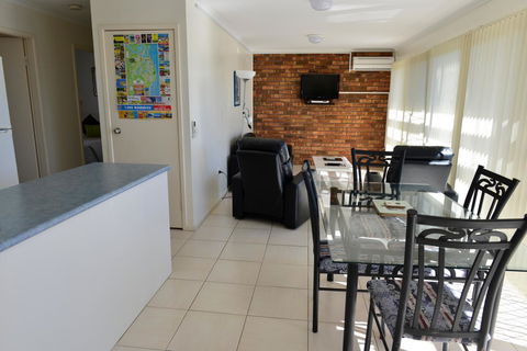 Beach House Holiday Apartments - Accommodation VIC 8